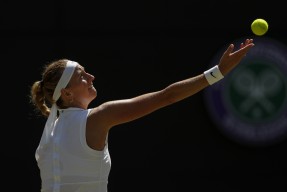 开云体育-科维托娃重返赛场，晋级下一阶段首场状态出色，G2观众沸腾！