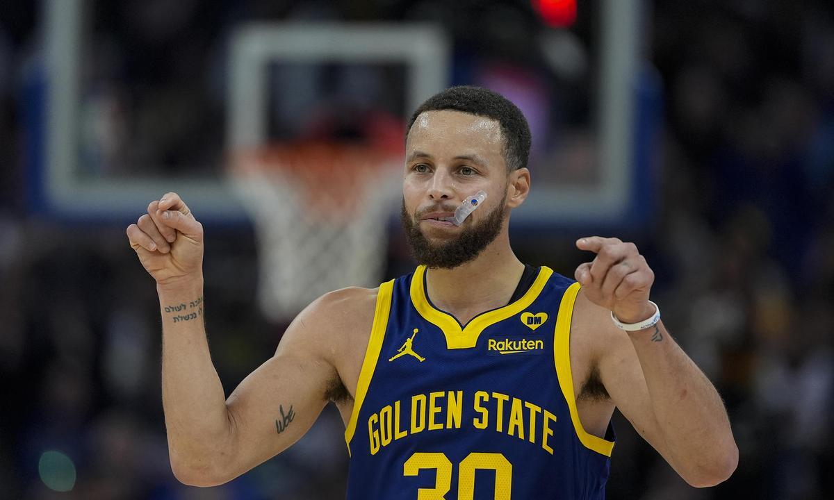 库里迎来十二赛季高光表现，老鹰球迷沸腾！的简单介绍